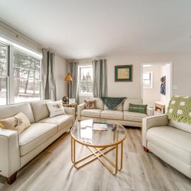 Walk to Lake: Pet-Friendly Cottage in Jamestown!, Hotel in Hartstown