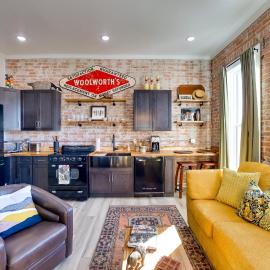 Walk to Shops & Eats: Charming Dtwn Emmett Apt!, hotel in Emmett