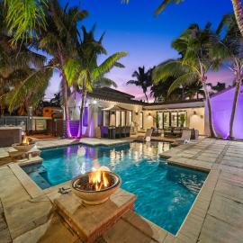 Spacious home w heated pool jacuzzi