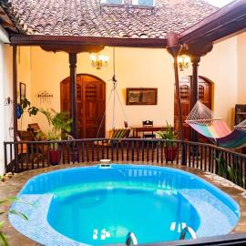 Elegant, Romantic & Kid-Friendly Colonial Home, khách sạn ở Granada