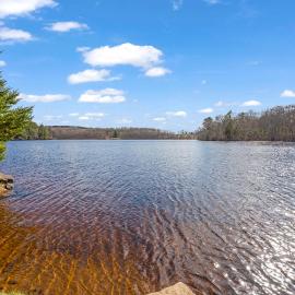 15 to Foxwoods, 20 Mohegan Lake & Casino Escape, hotel in Glasgo
