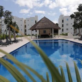 Departamento moderno con alberca ideal para una escapada cómoda