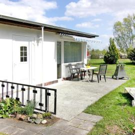Gemütlicher Bungalow in Freest, hotel in Freest