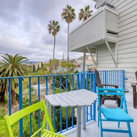 217W 217 Whittley Ave, hotel sa Avalon