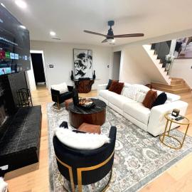 Luxury Home w Pool, Open Kitchen, Poker Room & More