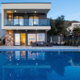 Villa Aurora Azure - Luxury Infinity Pool Resort, hotel em Katun