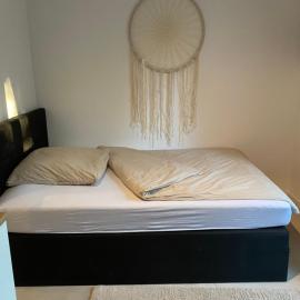 Schöne moderne renovierte Einliegerwohnung mit Terrasse