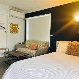 LA SOL - ensuite & seperate entrance - close to uni