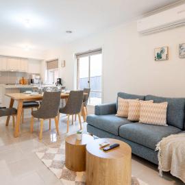 Modern 3B2B1C Home in Doreen, hotell sihtkohas Doreen