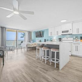 Beautiful Beachfront Condo, hotel v destinaci Laie