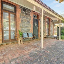 Cozy Bluestone House in Norwood Perfect for Families and Their Pets, Hotel in Rose Park