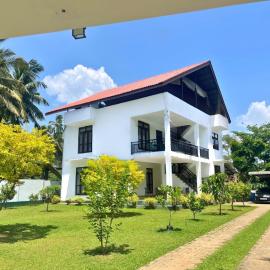 Curly Hostel Negombo