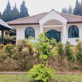 Villa ChavaMinerva Aprila Ciater with Private Pool, hotel a Cicadas