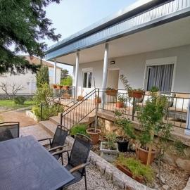 Holiday Home Lola - large outdoor area, hotel in Starigrad