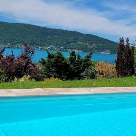 Sunshine Villa in front of Annecy Lake