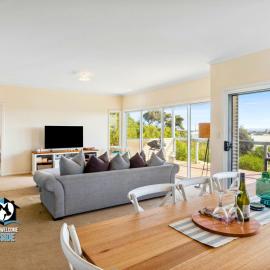 Tranquil Beach Retreat 2 Living Areas Sleeps 9