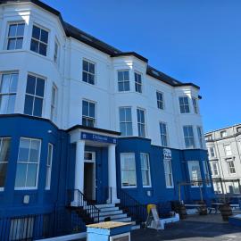 Delmont Hotel & View Restaurant, hotel di Scarborough