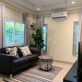 Home Tambon Bang tao 2BR Near Beach، فندق في شاطئ سورين