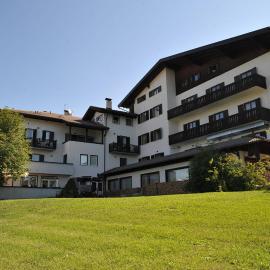 Enrosadira, hotel u gradu 'Predaia'