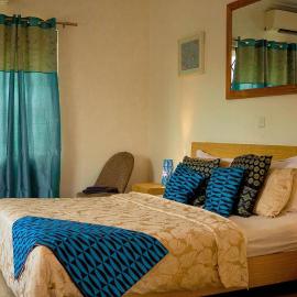 Royal London Ville Apartment in Tema Community 6, hotell i Tema