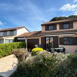 Jolie Villa climatisée 5 couchages, Résidence LES TAMARIS, wifi, PORTIRAGNES PLAGE LRTAMB8, hotel in Portiragnes