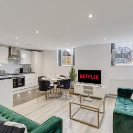 Stylish stay Ware town with parking, hotel in Ware