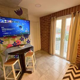 Central Location, Secure & Vibrant Night Life!