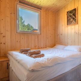 Zacisze obok Suntago Park domki 2,3,6,8 osobowe, hotel in Grabce-Towarzystwo