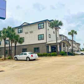 OYO Townhouse Beaumont Medical Center Area I-10