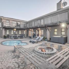 Sunset Villa in Yzerfontein, hotel en Yzerfontein