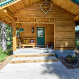 Fishing Cabin in the Woods, Hotel in Eureka