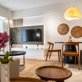 Central Athens Spacious Boho Retreat In Acropolis, hotel di Athens