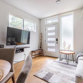 Viesnīca Townhome | Zoo | Rooftop views | Easy parking Sietlā
