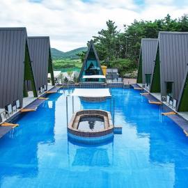 Pohang Peridot Pool Villa N Pool Glamping、ポハンのホテル