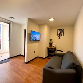 Moderno apartamento de 1 dormitorio con vista a la ciudad, hotel in Cochabamba