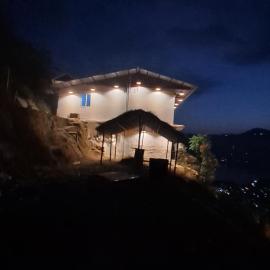 Kailash villa cave cabin lake front, hotel in Pokhara