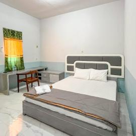 Kusuma Guest House Jombang RedPartner near Station Jombang, hotel u gradu 'Jombang'