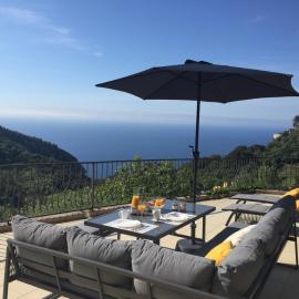 Appartement Eze Village proche Monaco fabuleuse vue mer et vieux village