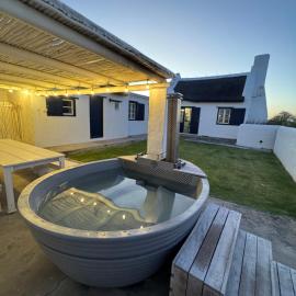Shoreline Cottage: Struisbaai şehrinde bir otel