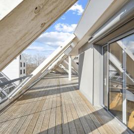 spacious and bright apartment