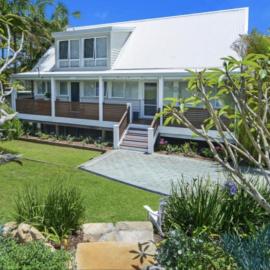 Sandcastles - Gorgeous beach house at North Avoca, hotelli kohteessa North Avoca