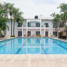 Hotel La Joya Del Lago, hotel u gradu Ahihik