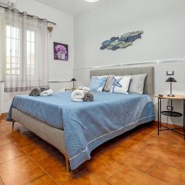 Spacious Family House with Private Garden, Near Beach & City Centre
