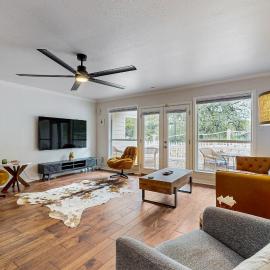 ‘Lakeside Getaway’ w/ Patio on Lady Bird Lake, hotel en Austin