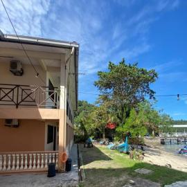 Capital O 91094 Hotel & Chalet Sportfishing, hotel em Batu Ferringhi
