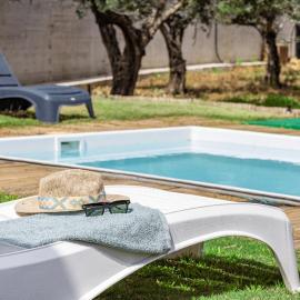 NeSo - Villa Fyllo with Pool steps from the Beach: Tavronitis şehrinde bir otel