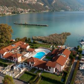 QUARZO BLU - access to lake and pool, hotel en Paratico