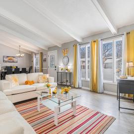 Modern 4-Bedroom Retreat, hotel v destinaci Omaha