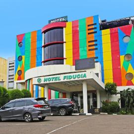 Super OYO Townhouse OAK Hotel Fiducia Serpong, отель в городе Серпонг