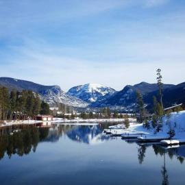 Hummingbird Heaven Cozy Cabin 1 Block to Lake located in Town